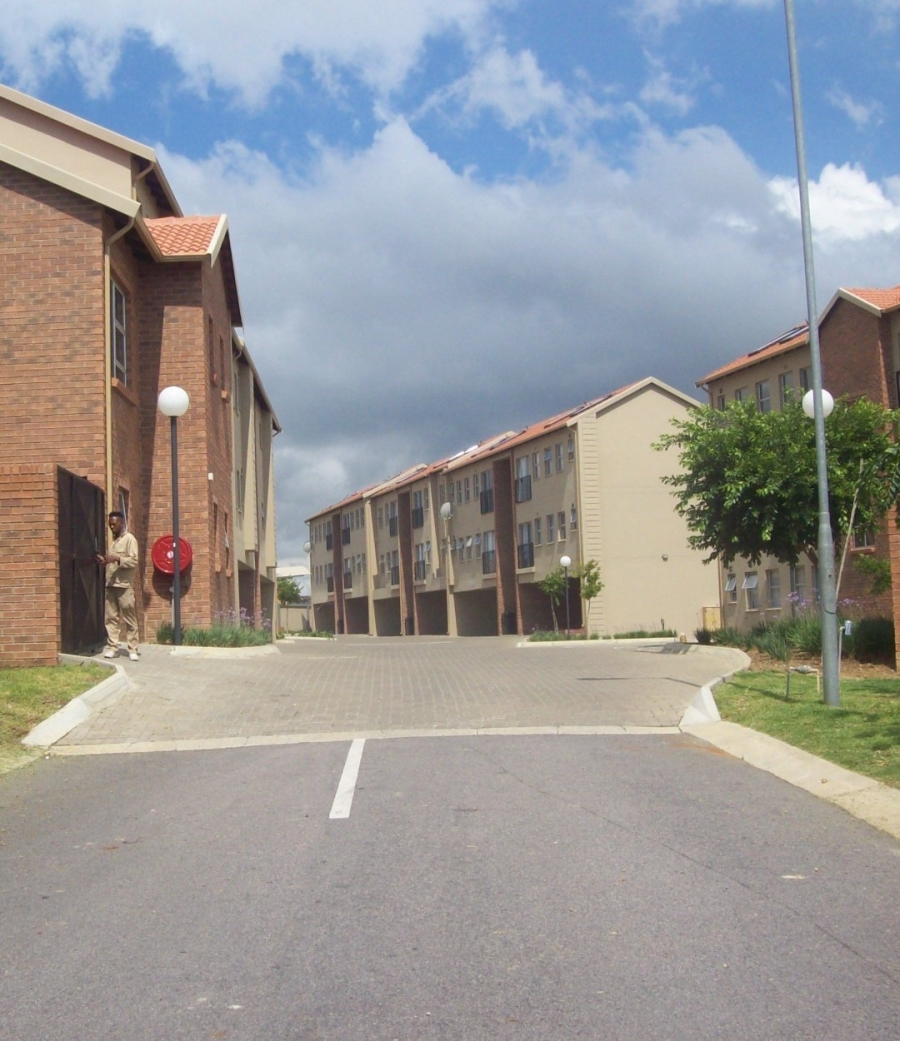 2 Bedroom Property for Sale in Kosmosdal Gauteng