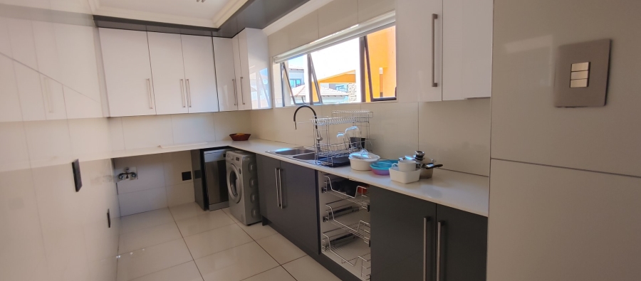5 Bedroom Property for Sale in Theresa Park Gauteng