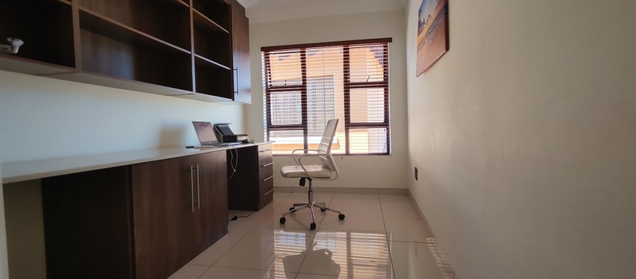 5 Bedroom Property for Sale in Theresa Park Gauteng