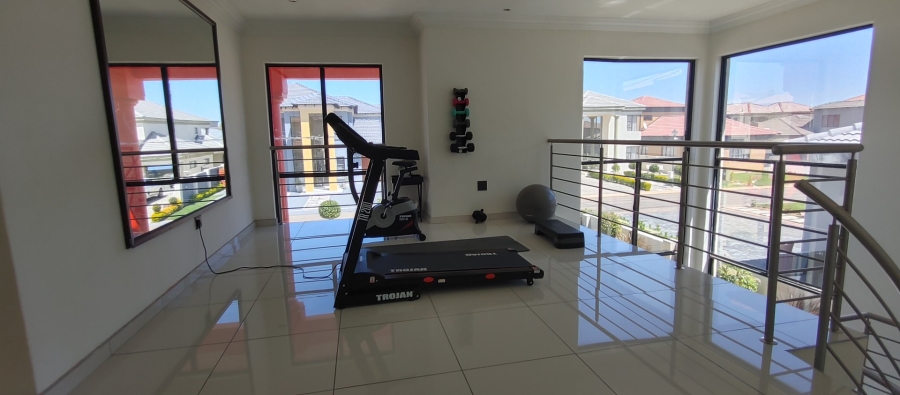 5 Bedroom Property for Sale in Theresa Park Gauteng