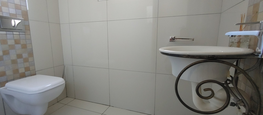 5 Bedroom Property for Sale in Theresa Park Gauteng