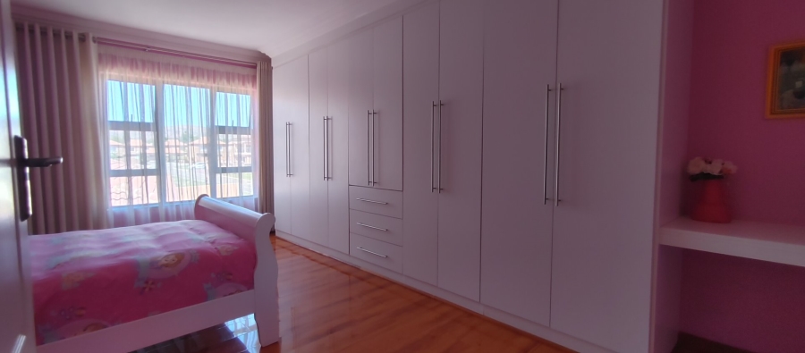 5 Bedroom Property for Sale in Theresa Park Gauteng