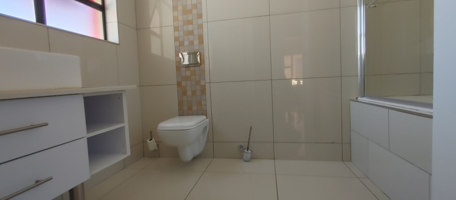 5 Bedroom Property for Sale in Theresa Park Gauteng