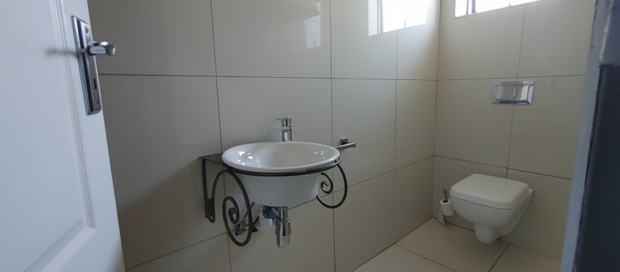 5 Bedroom Property for Sale in Theresa Park Gauteng