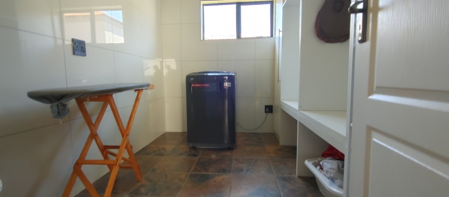 5 Bedroom Property for Sale in Theresa Park Gauteng
