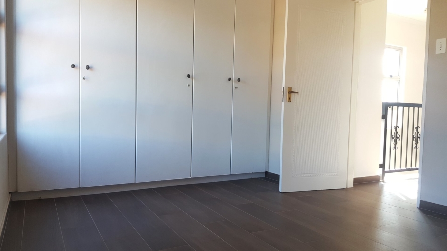 To Let 2 Bedroom Property for Rent in Illovo Gauteng