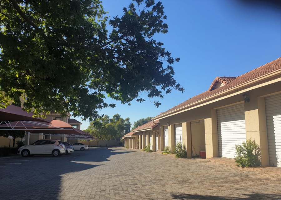 To Let 2 Bedroom Property for Rent in Illovo Gauteng