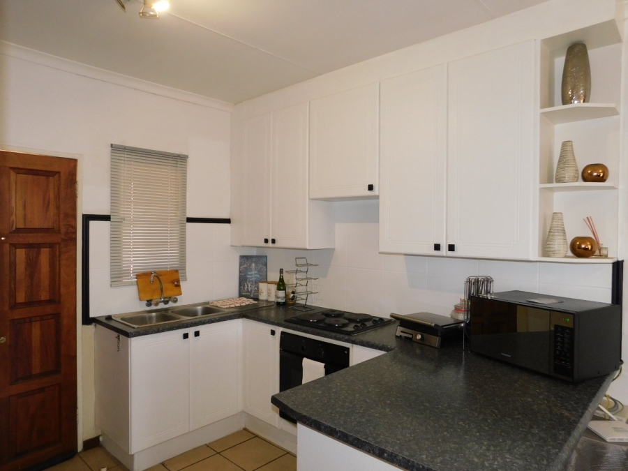 To Let 2 Bedroom Property for Rent in Mooikloof Ridge Gauteng