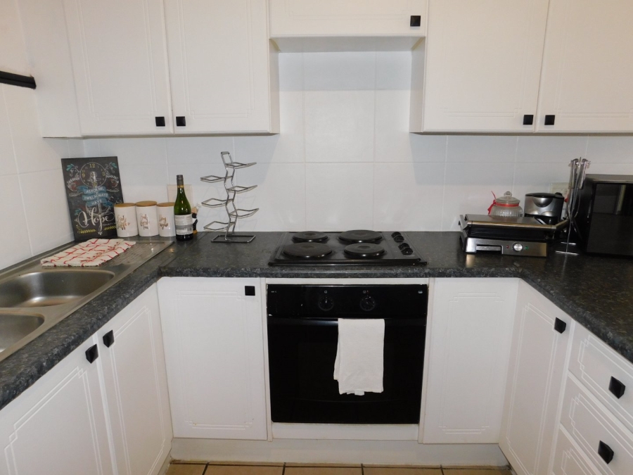To Let 2 Bedroom Property for Rent in Mooikloof Ridge Gauteng