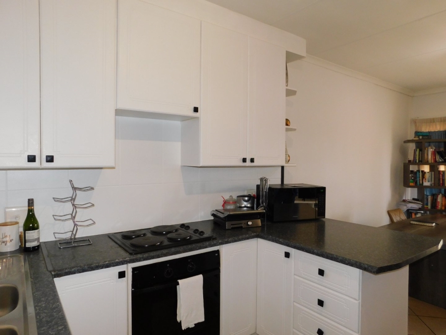 To Let 2 Bedroom Property for Rent in Mooikloof Ridge Gauteng