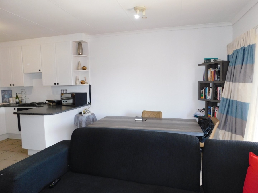 To Let 2 Bedroom Property for Rent in Mooikloof Ridge Gauteng