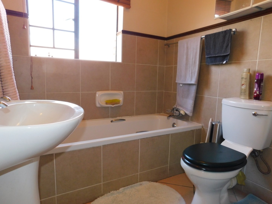 To Let 2 Bedroom Property for Rent in Mooikloof Ridge Gauteng