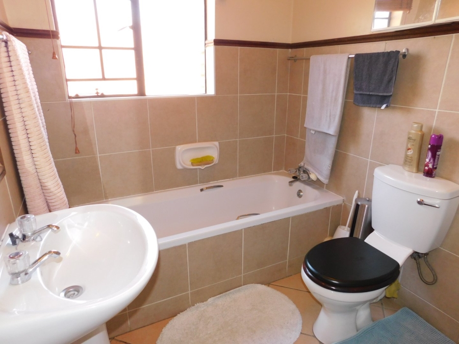 To Let 2 Bedroom Property for Rent in Mooikloof Ridge Gauteng