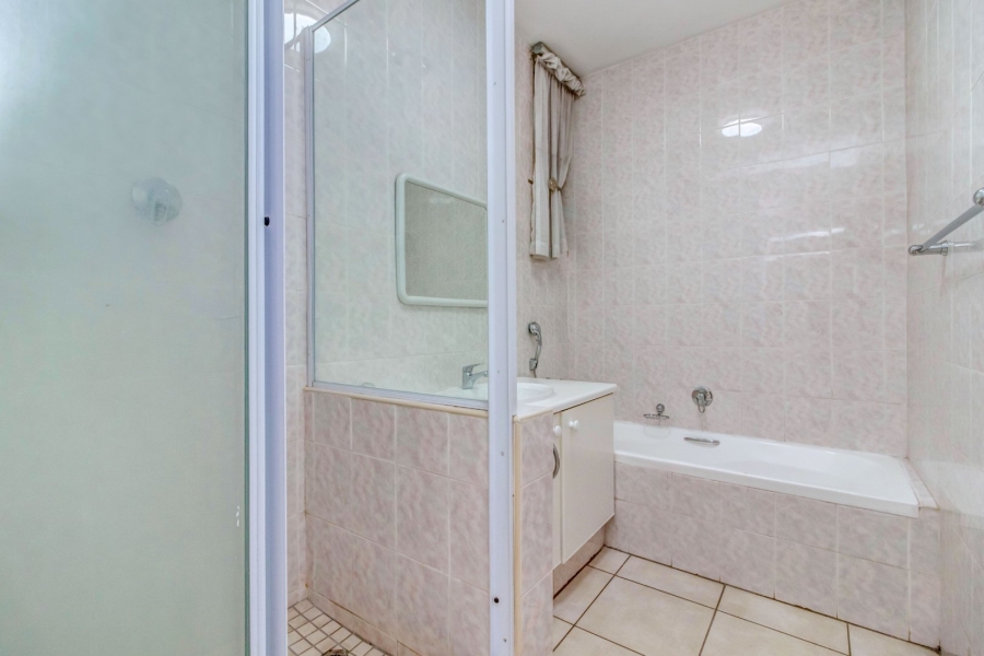 To Let 2 Bedroom Property for Rent in Illovo Gauteng