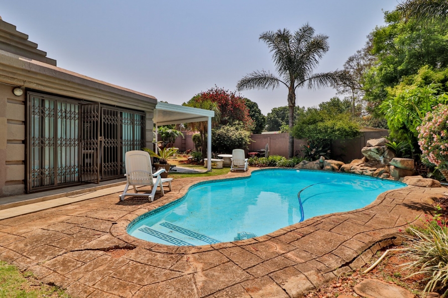 4 Bedroom Property for Sale in Birchleigh Gauteng