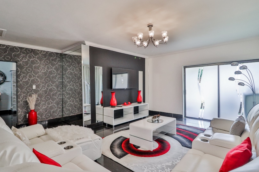 4 Bedroom Property for Sale in Birchleigh Gauteng