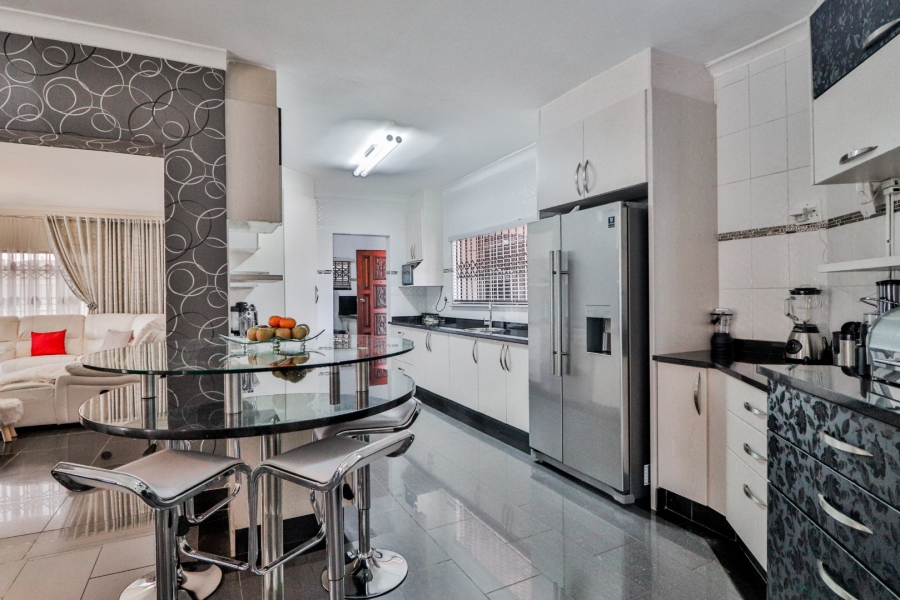 4 Bedroom Property for Sale in Birchleigh Gauteng