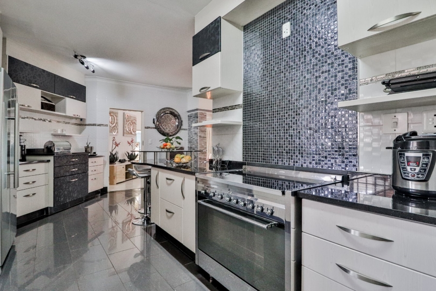 4 Bedroom Property for Sale in Birchleigh Gauteng