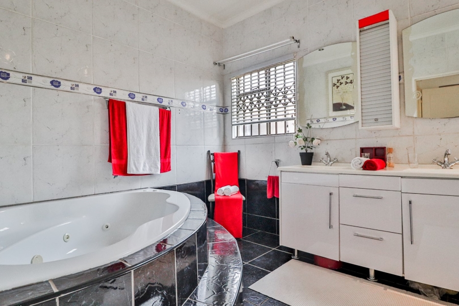 4 Bedroom Property for Sale in Birchleigh Gauteng