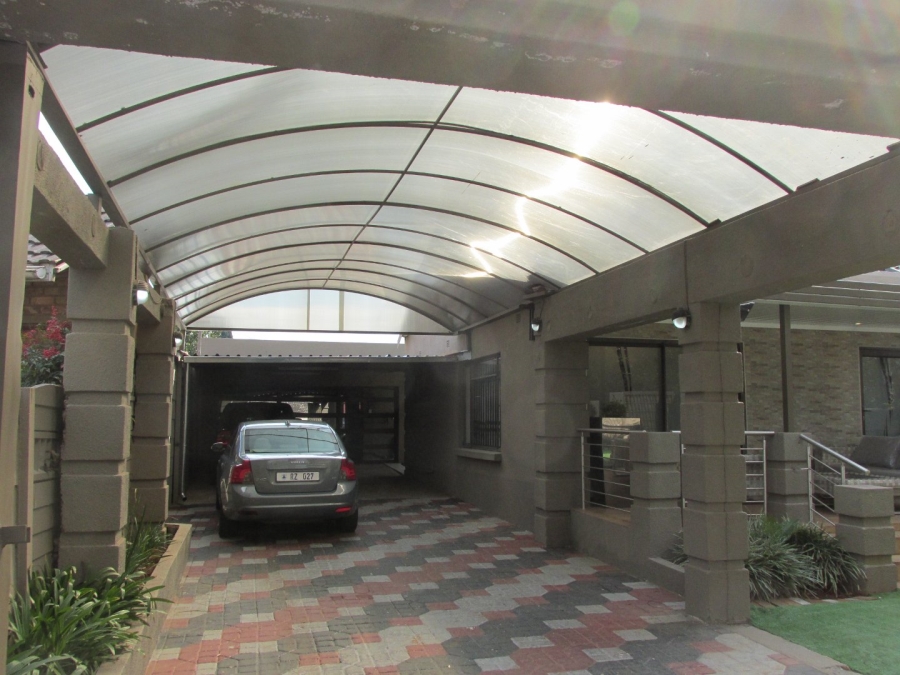 4 Bedroom Property for Sale in Birchleigh Gauteng