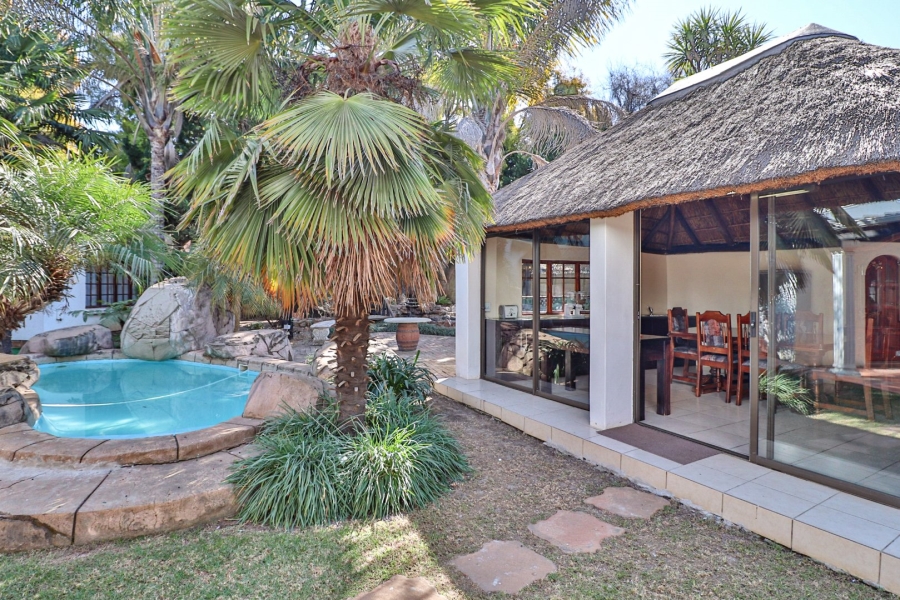 6 Bedroom Property for Sale in Glen Marais Gauteng