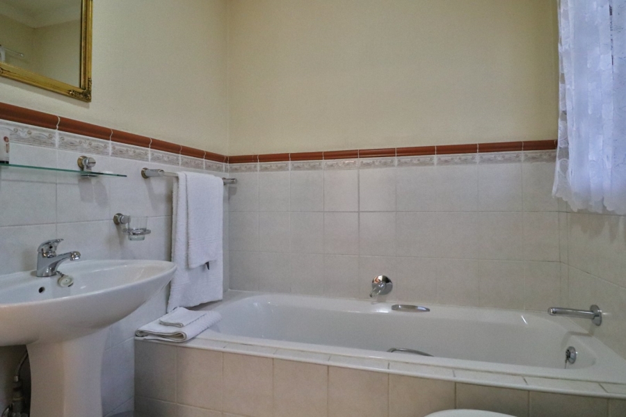 6 Bedroom Property for Sale in Glen Marais Gauteng