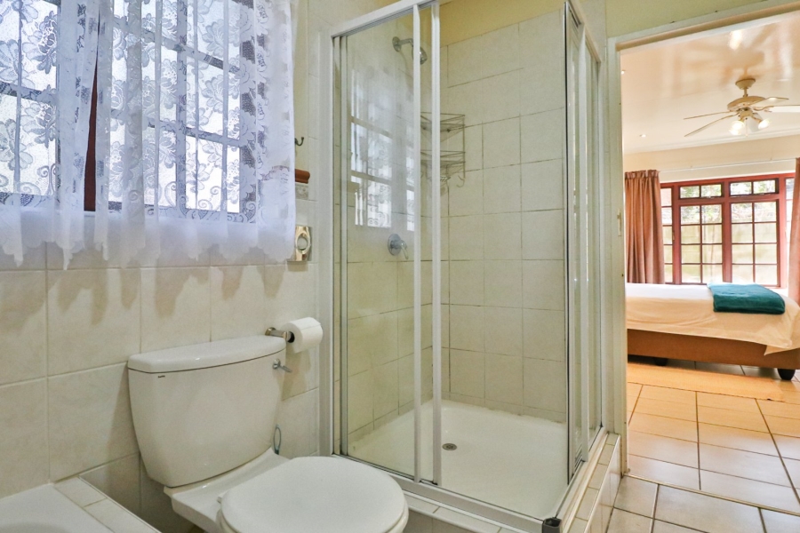 6 Bedroom Property for Sale in Glen Marais Gauteng