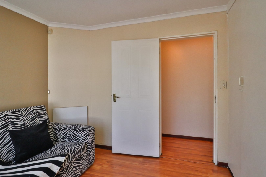 6 Bedroom Property for Sale in Glen Marais Gauteng