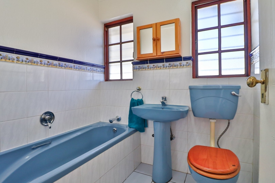 6 Bedroom Property for Sale in Glen Marais Gauteng