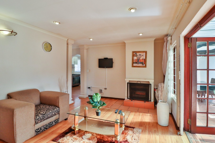 6 Bedroom Property for Sale in Glen Marais Gauteng