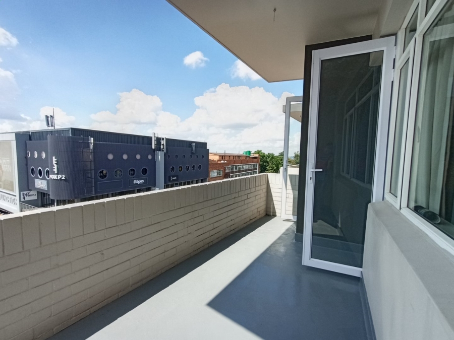 To Let 1 Bedroom Property for Rent in Illovo Gauteng