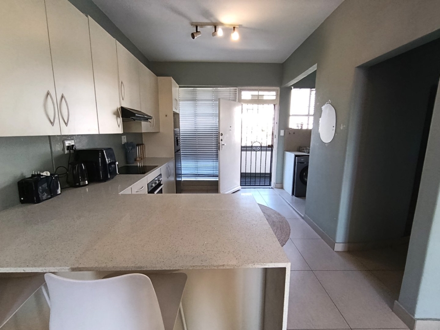 To Let 1 Bedroom Property for Rent in Illovo Gauteng