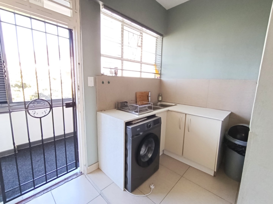 To Let 1 Bedroom Property for Rent in Illovo Gauteng