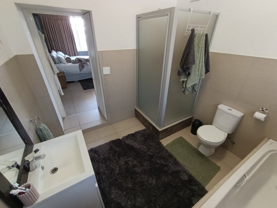 To Let 1 Bedroom Property for Rent in Illovo Gauteng