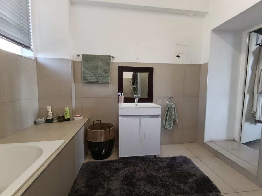 To Let 1 Bedroom Property for Rent in Illovo Gauteng