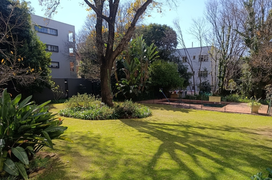 To Let 1 Bedroom Property for Rent in Illovo Gauteng