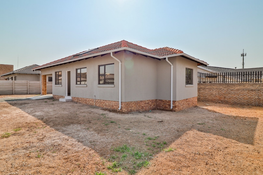 3 Bedroom Property for Sale in Azaadville Gardens Gauteng