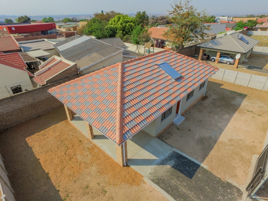 3 Bedroom Property for Sale in Azaadville Gardens Gauteng