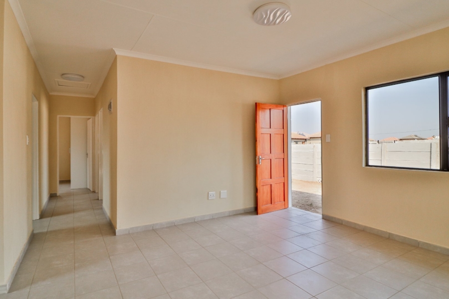 3 Bedroom Property for Sale in Azaadville Gardens Gauteng