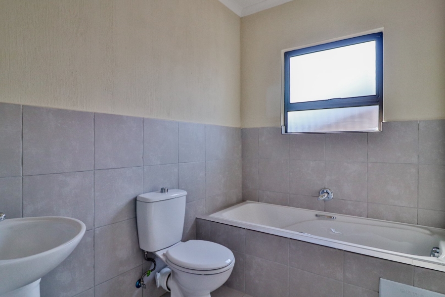 3 Bedroom Property for Sale in Azaadville Gardens Gauteng