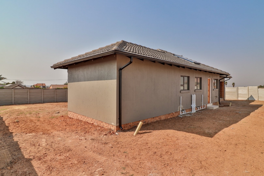 3 Bedroom Property for Sale in Azaadville Gardens Gauteng