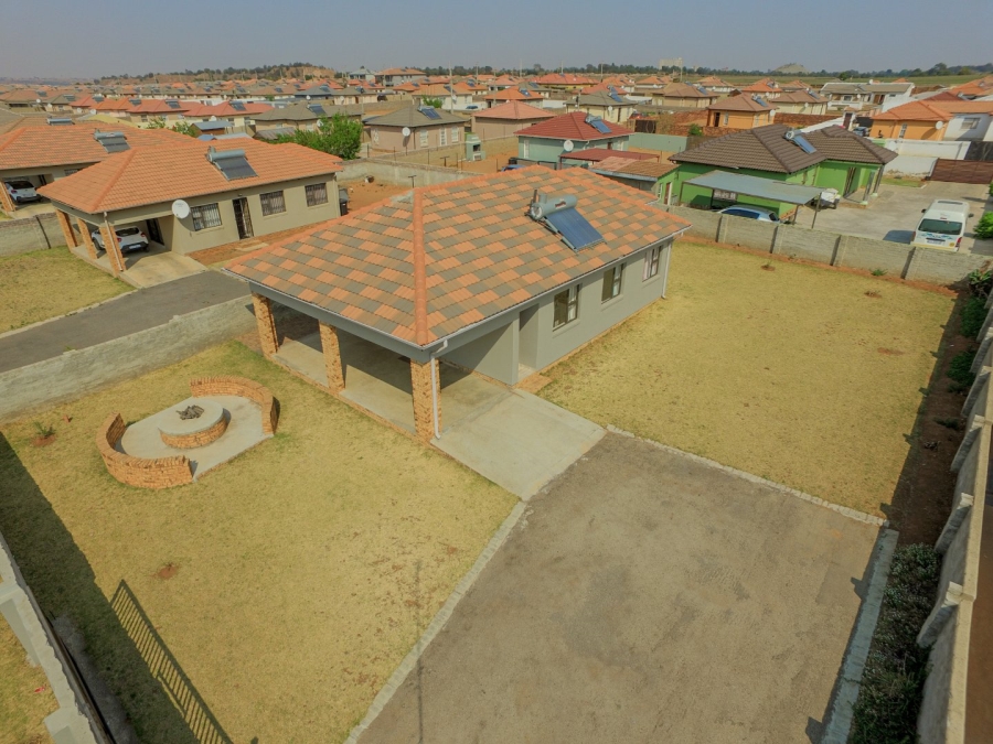 3 Bedroom Property for Sale in Azaadville Gardens Gauteng