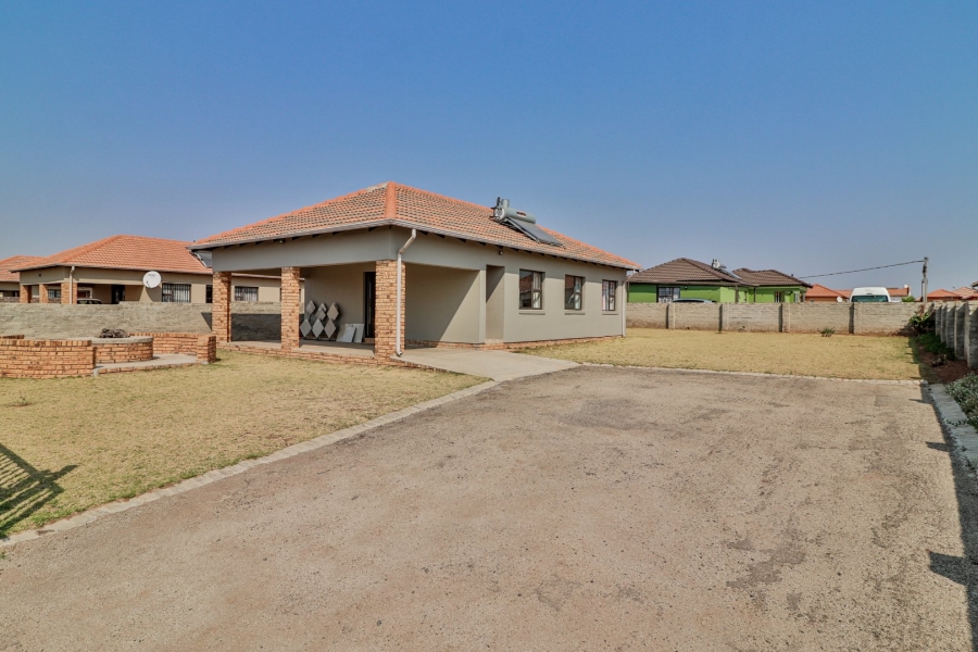 3 Bedroom Property for Sale in Azaadville Gardens Gauteng