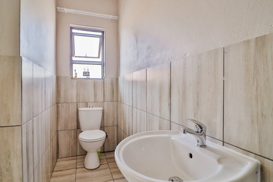 3 Bedroom Property for Sale in Azaadville Gardens Gauteng