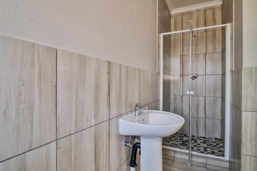 3 Bedroom Property for Sale in Azaadville Gardens Gauteng