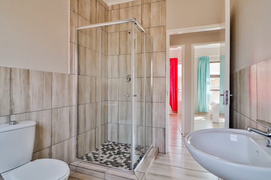 3 Bedroom Property for Sale in Azaadville Gardens Gauteng