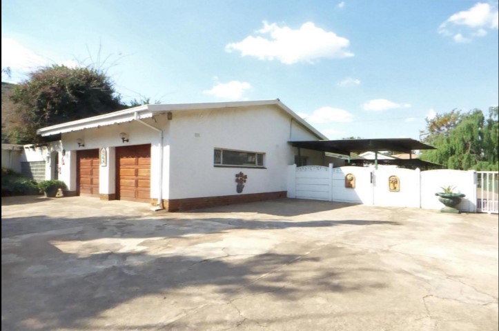 Commercial Property for Sale in Fairlead Gauteng
