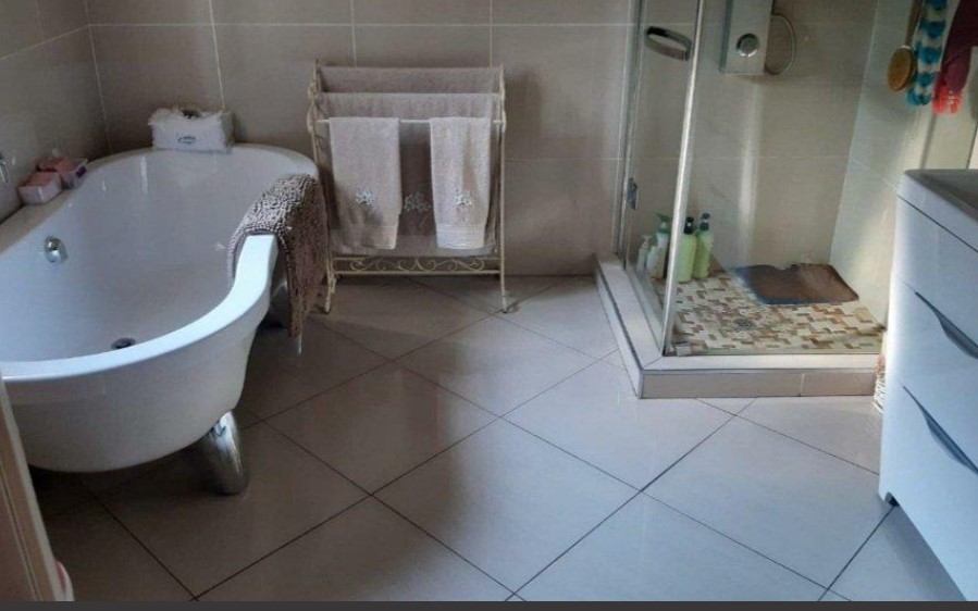 Commercial Property for Sale in Fairlead Gauteng