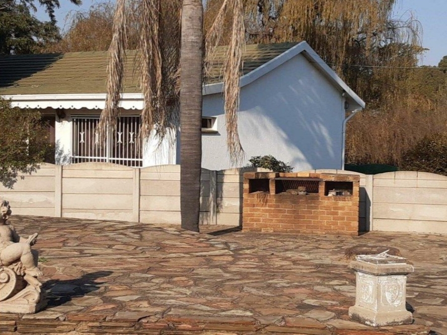 Commercial Property for Sale in Fairlead Gauteng
