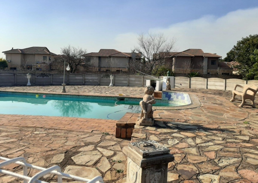 Commercial Property for Sale in Fairlead Gauteng